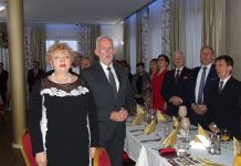 Sesja powiatu, która zakończyła się opłatkiem