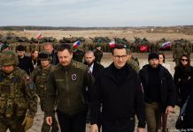 PREMIER MORAWIECKI NA POLIGONIE W NOWEJ DĘBIE. OBSERWOWAŁ ĆWICZENIA