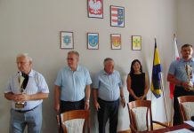 STAROSTA WRĘCZYŁ RADNYM POWIATOWYM PUCHARY