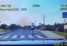 14 latek uciekał na hulajnodze elektrycznej przed policjantami FILM