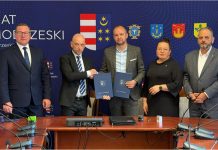 Rozbudowa drogi w Chmielowie. Powiat podpisał umowę