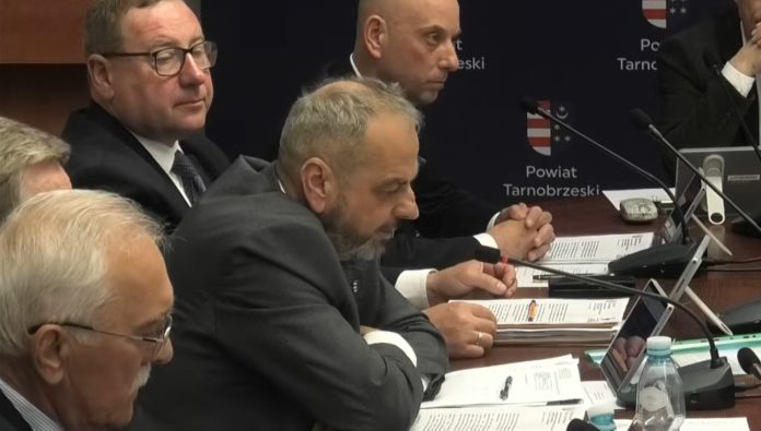 Rada Powiatu zlikwidowala porodowke