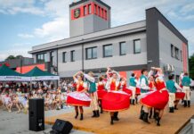 Osiedle Dęba gościło polonijny zespół „Wesoły Lud” w ramach XX Światowego Festiwalu Polonijnych Zespołów Folklorystycznych N