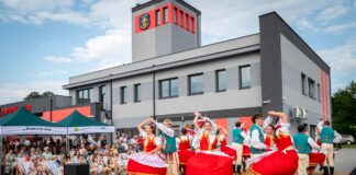 Osiedle Dęba gościło polonijny zespół „Wesoły Lud” w ramach XX Światowego Festiwalu Polonijnych Zespołów Folklorystycznych N