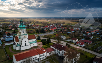 CHMIELÓW PONOWNIE WALCZY O WŁASNĄ GMINĘ. ZEBRANO 1604 PODPISY POD REFERENDUM