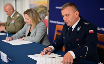 Policja i szkoła w Nowej Dębie razem w kształceniu przyszłych funkcjonariuszy