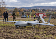 Wojskowy dron spadł w powiecie tarnobrzeskim! Był wykorzystywany na poligonie w Nowej Dębie